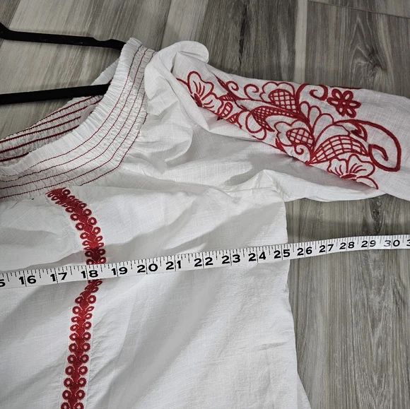 Off-Shoulder White Top with Red Embroidery Sz 18/20 - Picture 7 of 10